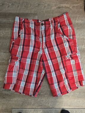 No Boundaries Red Plaid Men's Cargo Shorts